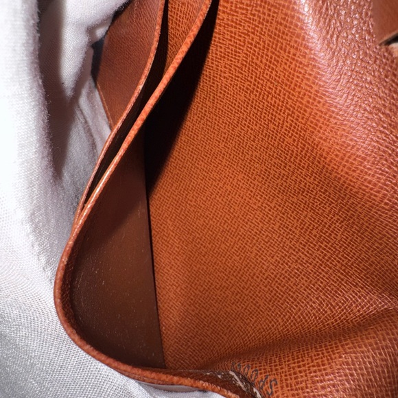 Louis Vuitton Monogram
Canvas Porte
Papier Wallet passport holder repurposed - Picture 12 of 15